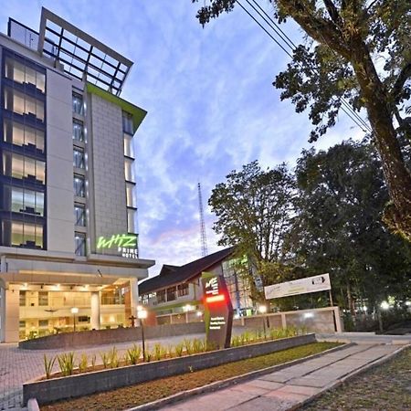 Whiz Prime Hotel Khatib Sulaiman Padang Εξωτερικό φωτογραφία