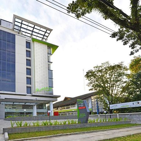 Whiz Prime Hotel Khatib Sulaiman Padang Εξωτερικό φωτογραφία