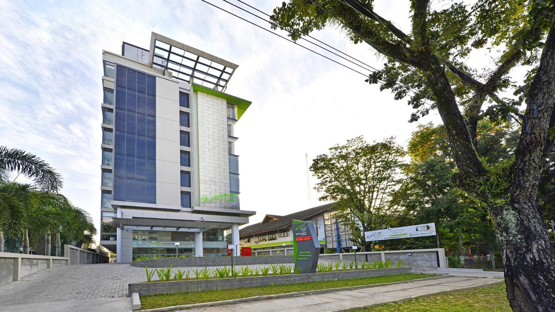 Whiz Prime Hotel Khatib Sulaiman Padang Εξωτερικό φωτογραφία