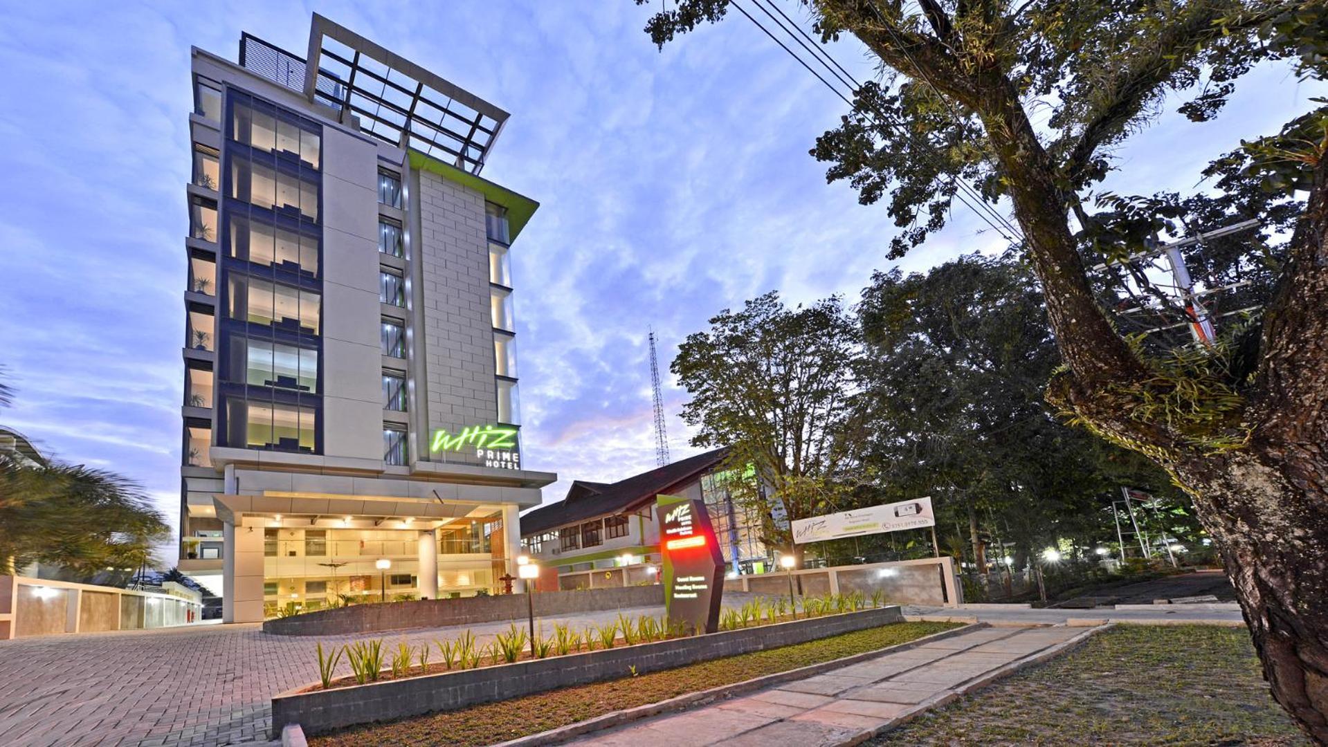Whiz Prime Hotel Khatib Sulaiman Padang Εξωτερικό φωτογραφία