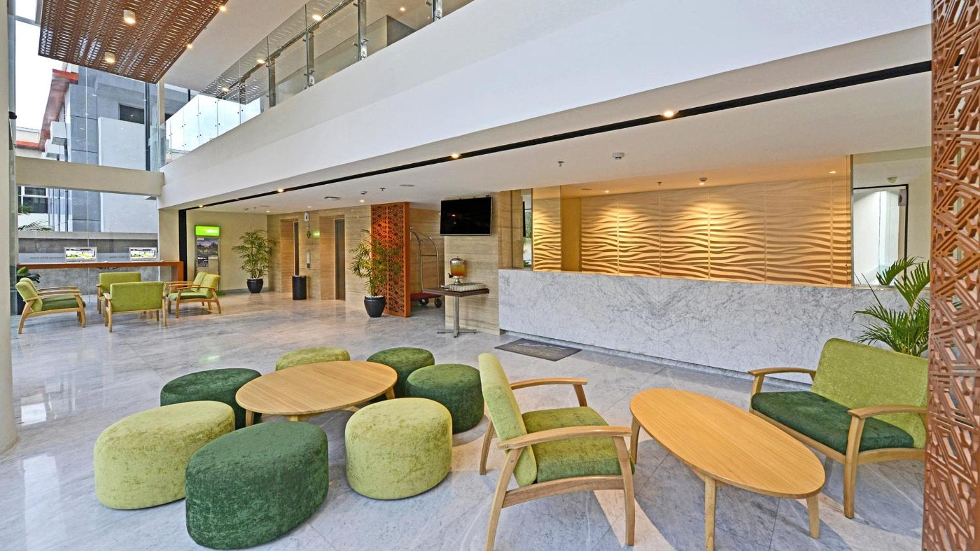 Whiz Prime Hotel Khatib Sulaiman Padang Εξωτερικό φωτογραφία