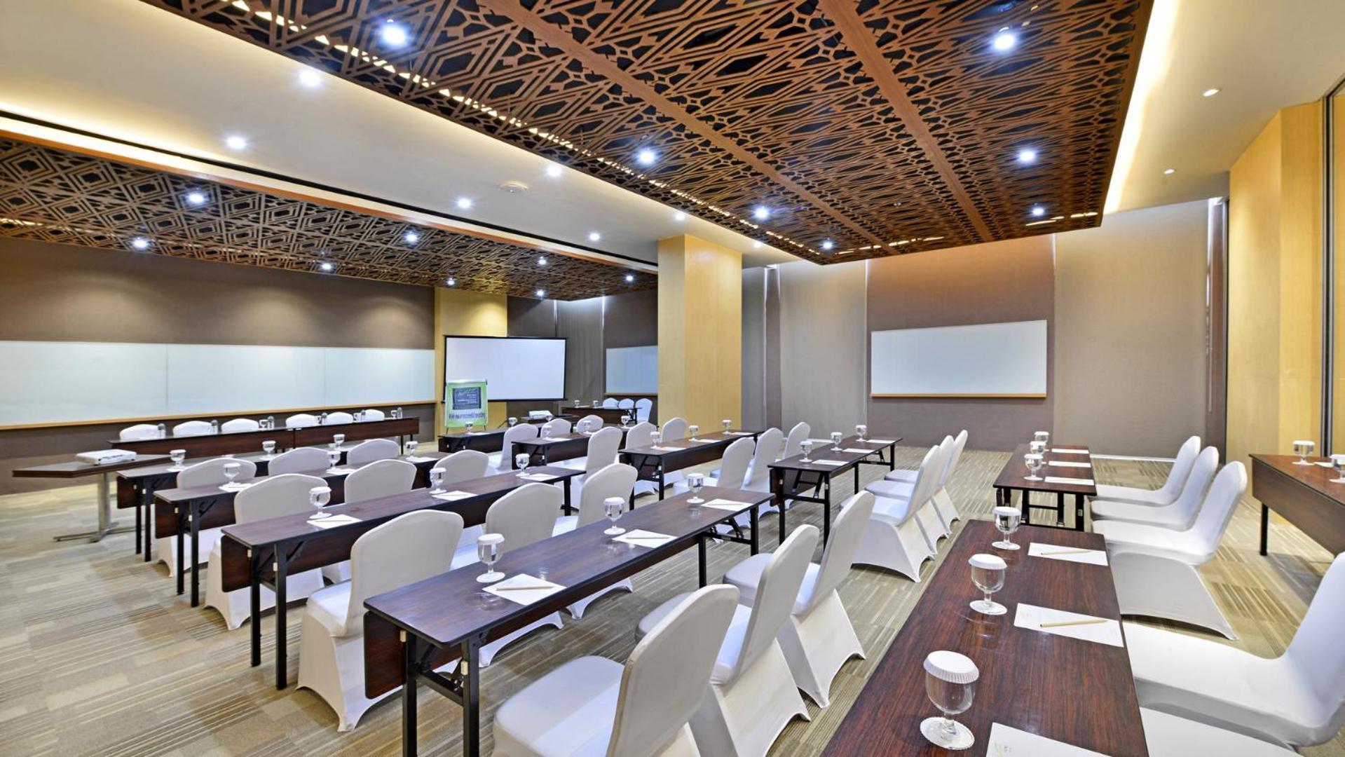 Whiz Prime Hotel Khatib Sulaiman Padang Εξωτερικό φωτογραφία