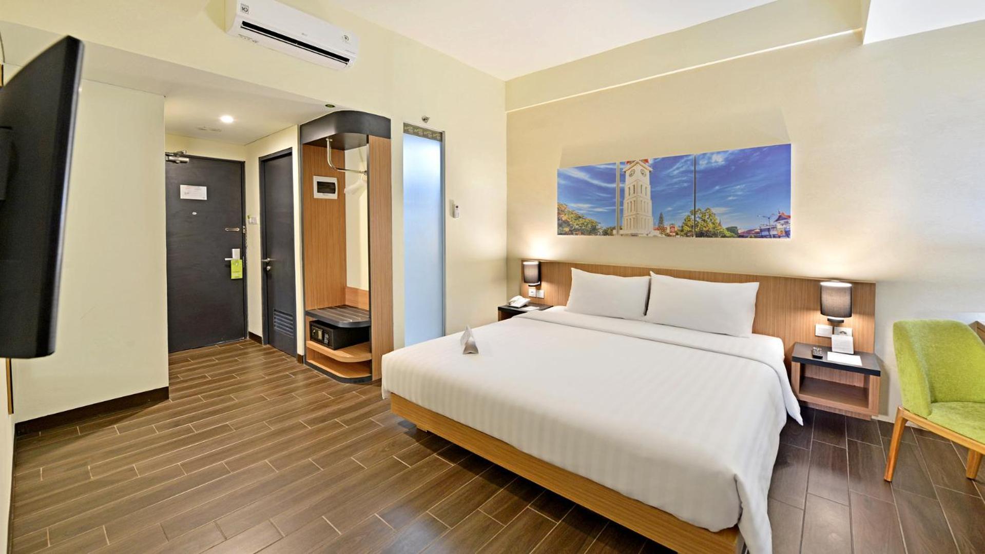 Whiz Prime Hotel Khatib Sulaiman Padang Εξωτερικό φωτογραφία