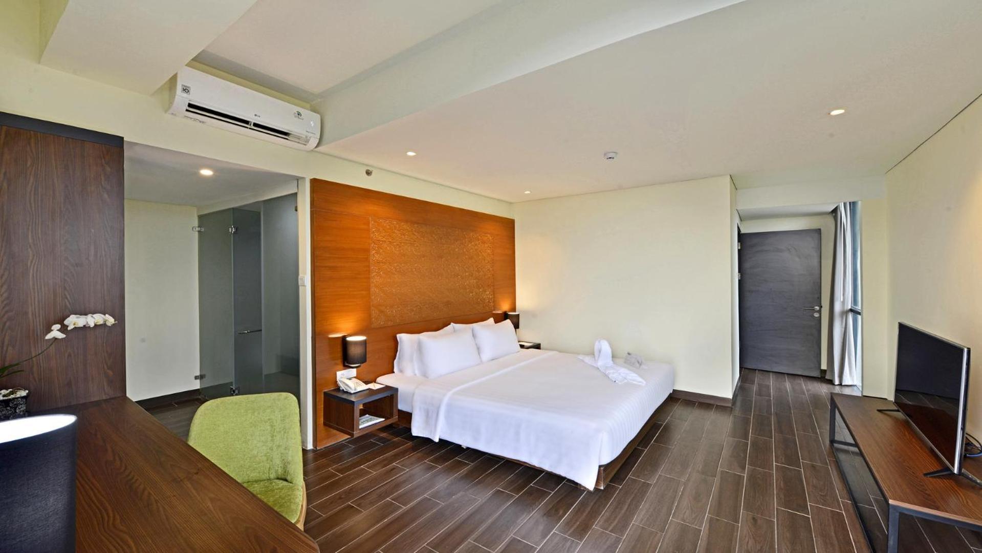 Whiz Prime Hotel Khatib Sulaiman Padang Εξωτερικό φωτογραφία