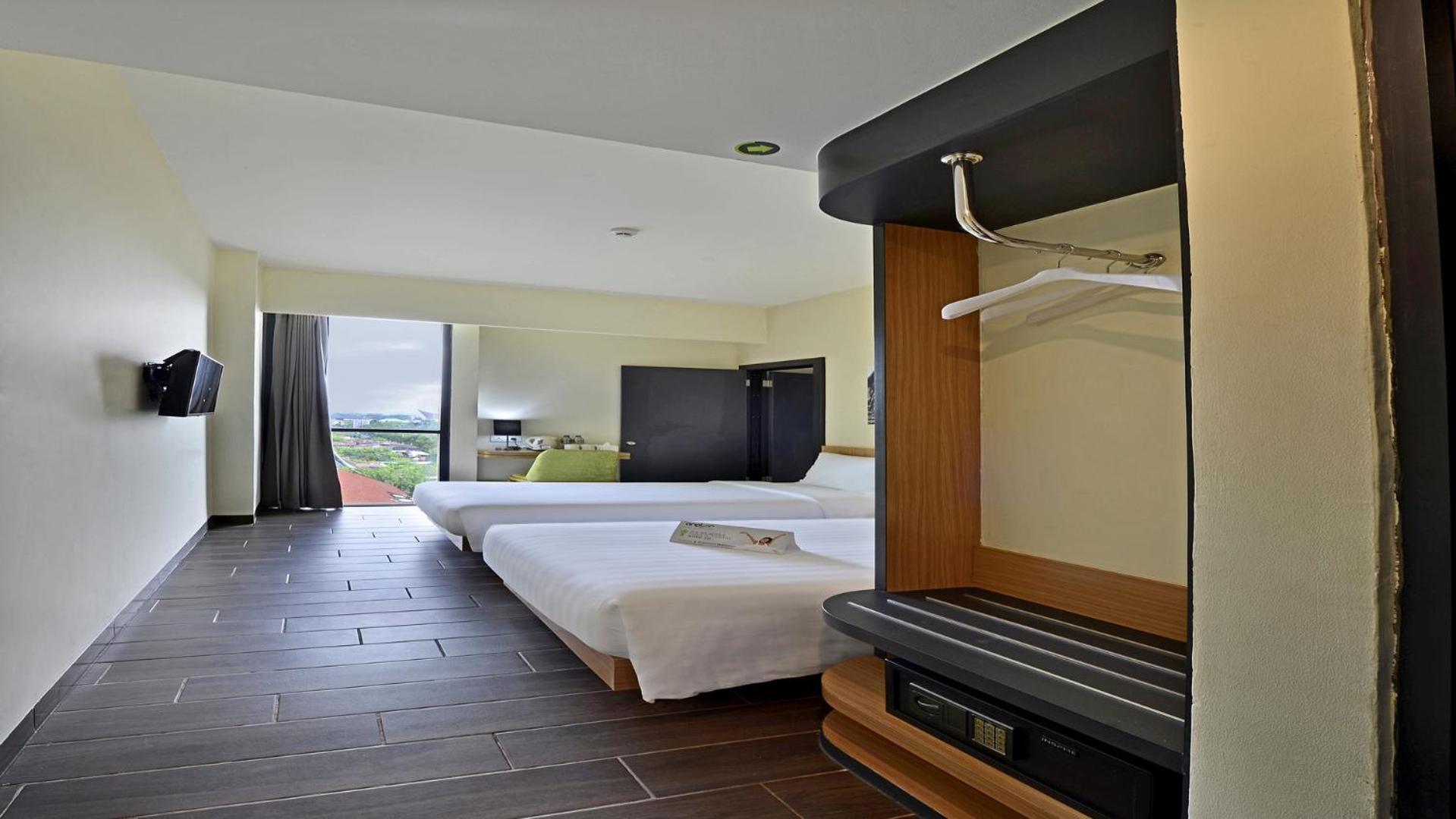Whiz Prime Hotel Khatib Sulaiman Padang Εξωτερικό φωτογραφία