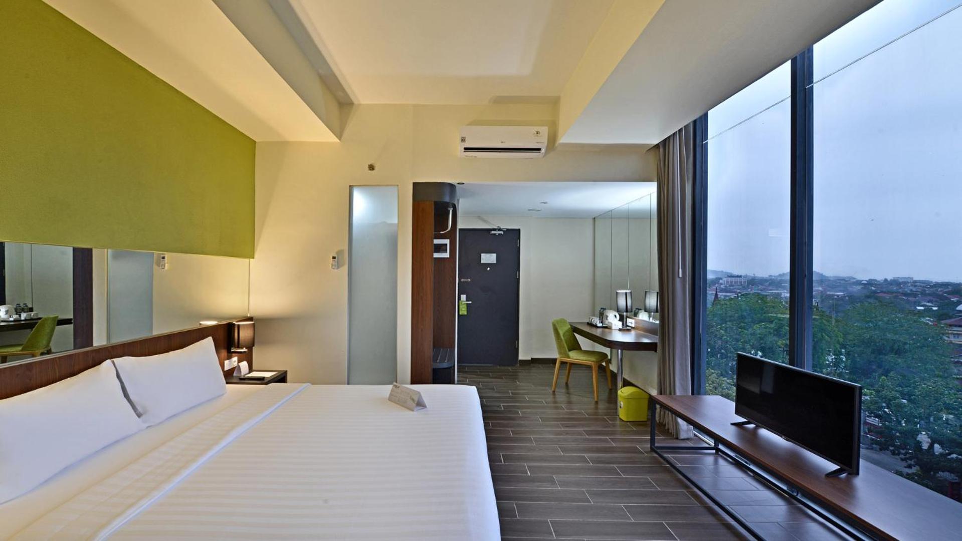 Whiz Prime Hotel Khatib Sulaiman Padang Εξωτερικό φωτογραφία
