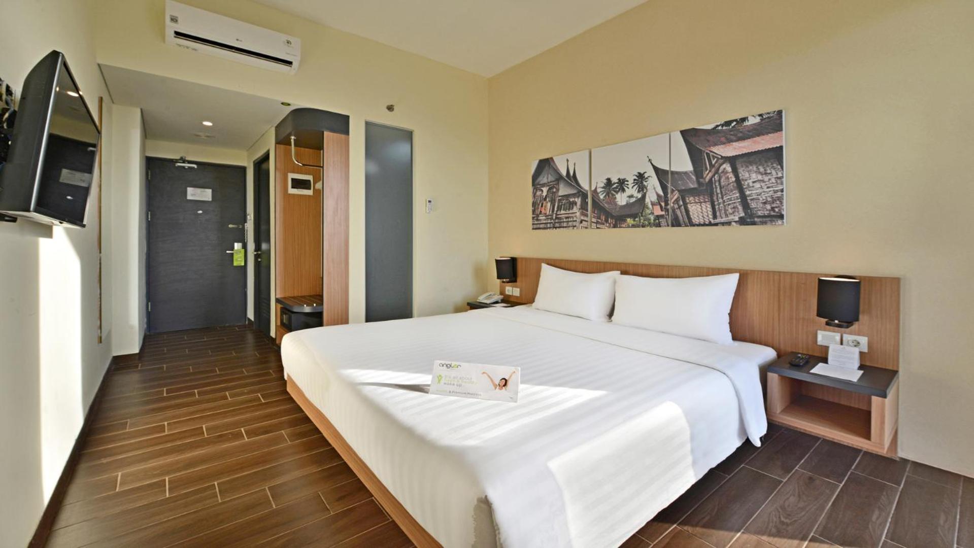 Whiz Prime Hotel Khatib Sulaiman Padang Εξωτερικό φωτογραφία
