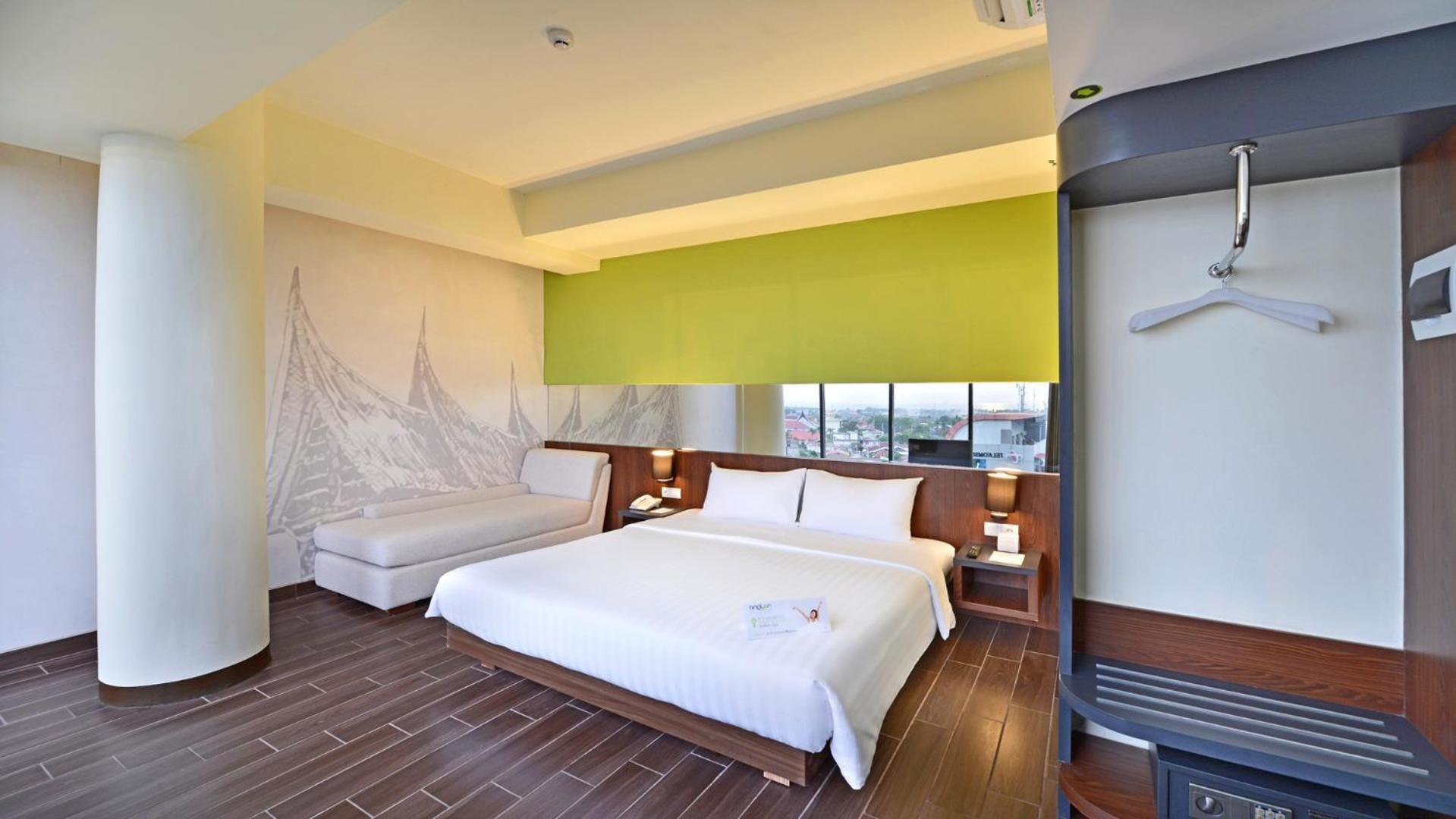 Whiz Prime Hotel Khatib Sulaiman Padang Εξωτερικό φωτογραφία