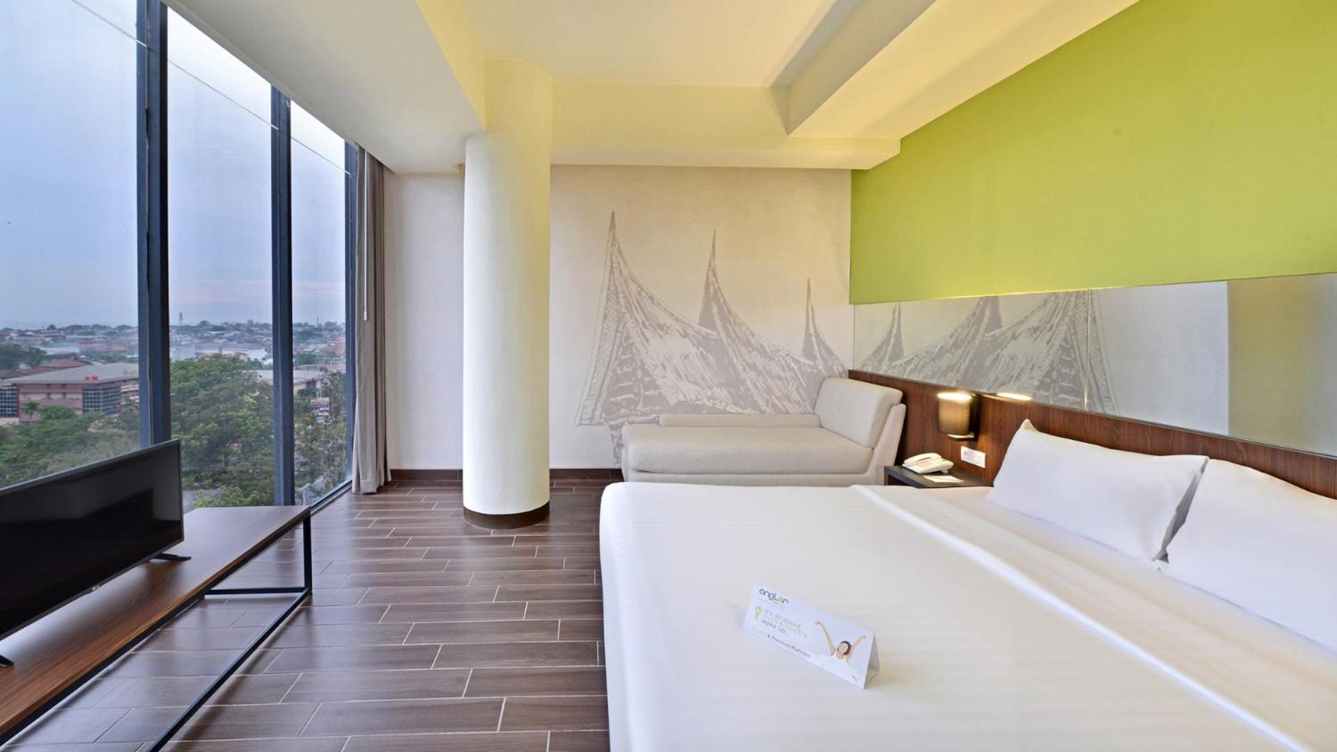 Whiz Prime Hotel Khatib Sulaiman Padang Εξωτερικό φωτογραφία