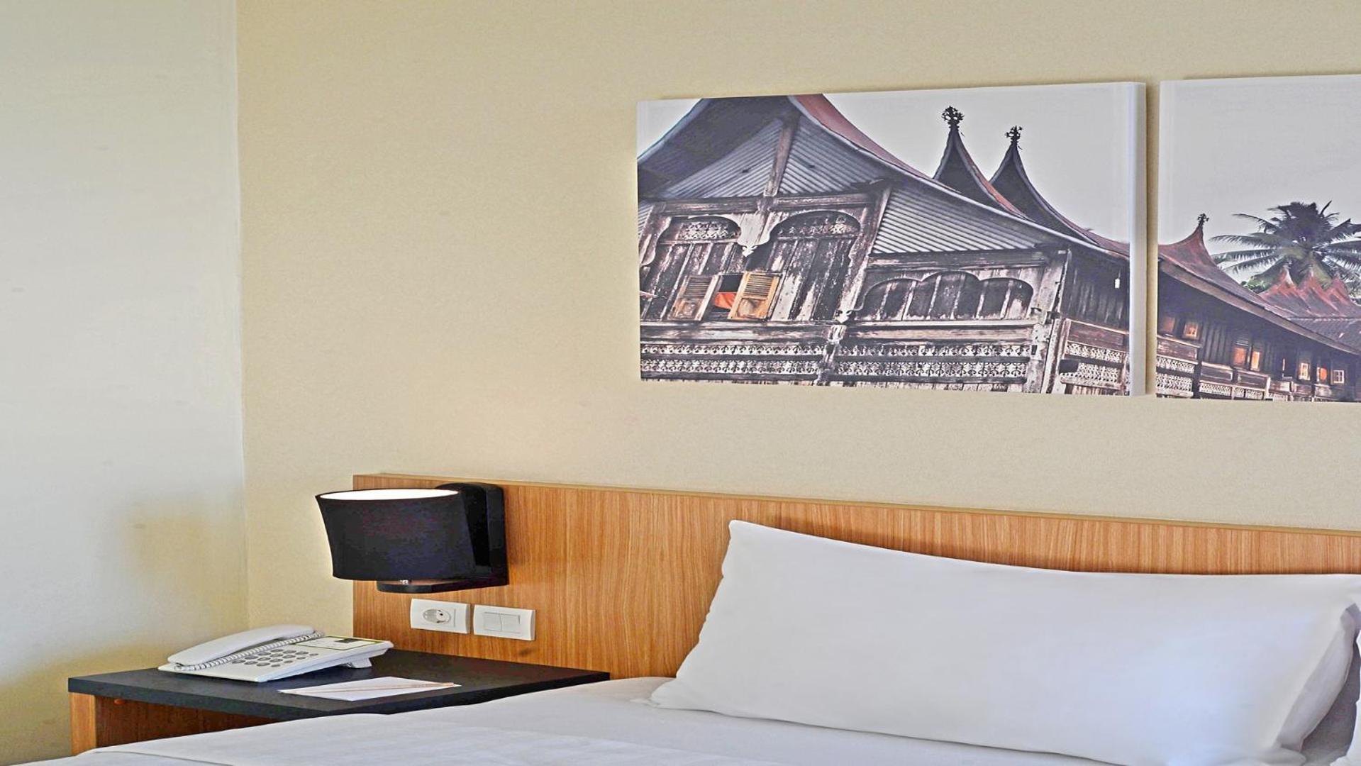 Whiz Prime Hotel Khatib Sulaiman Padang Εξωτερικό φωτογραφία