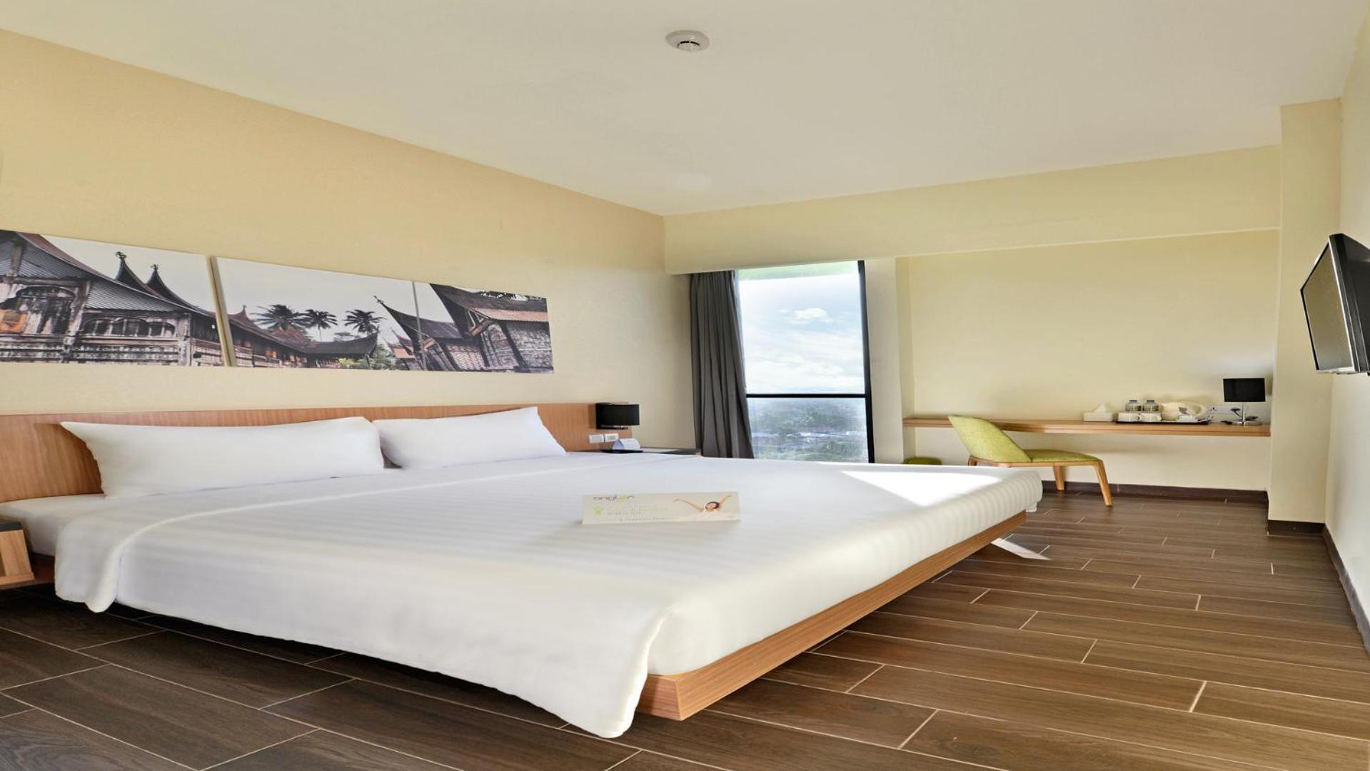 Whiz Prime Hotel Khatib Sulaiman Padang Εξωτερικό φωτογραφία