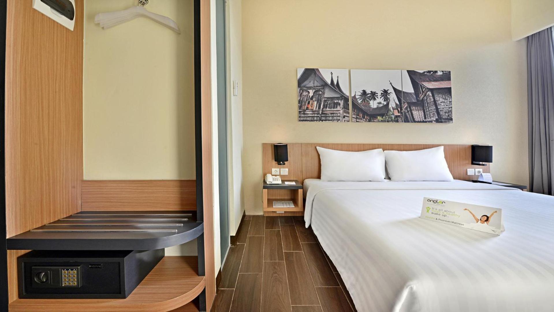 Whiz Prime Hotel Khatib Sulaiman Padang Εξωτερικό φωτογραφία